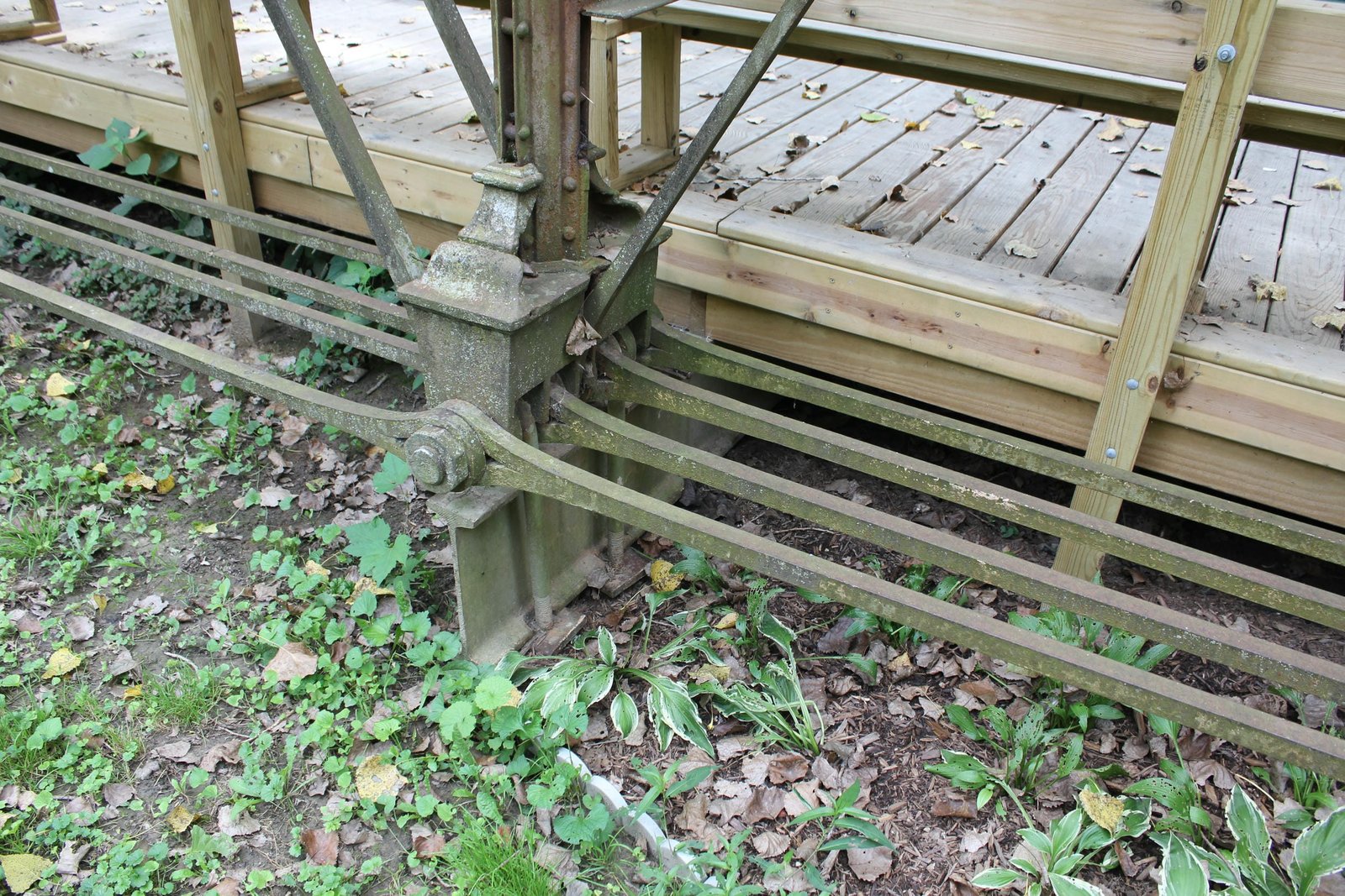 Lower connection and floorbeam